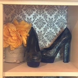 Faux Snakeskin print pumps